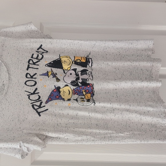 🔴Licensed Halloween t-shirt euc - Picture 4 of 4